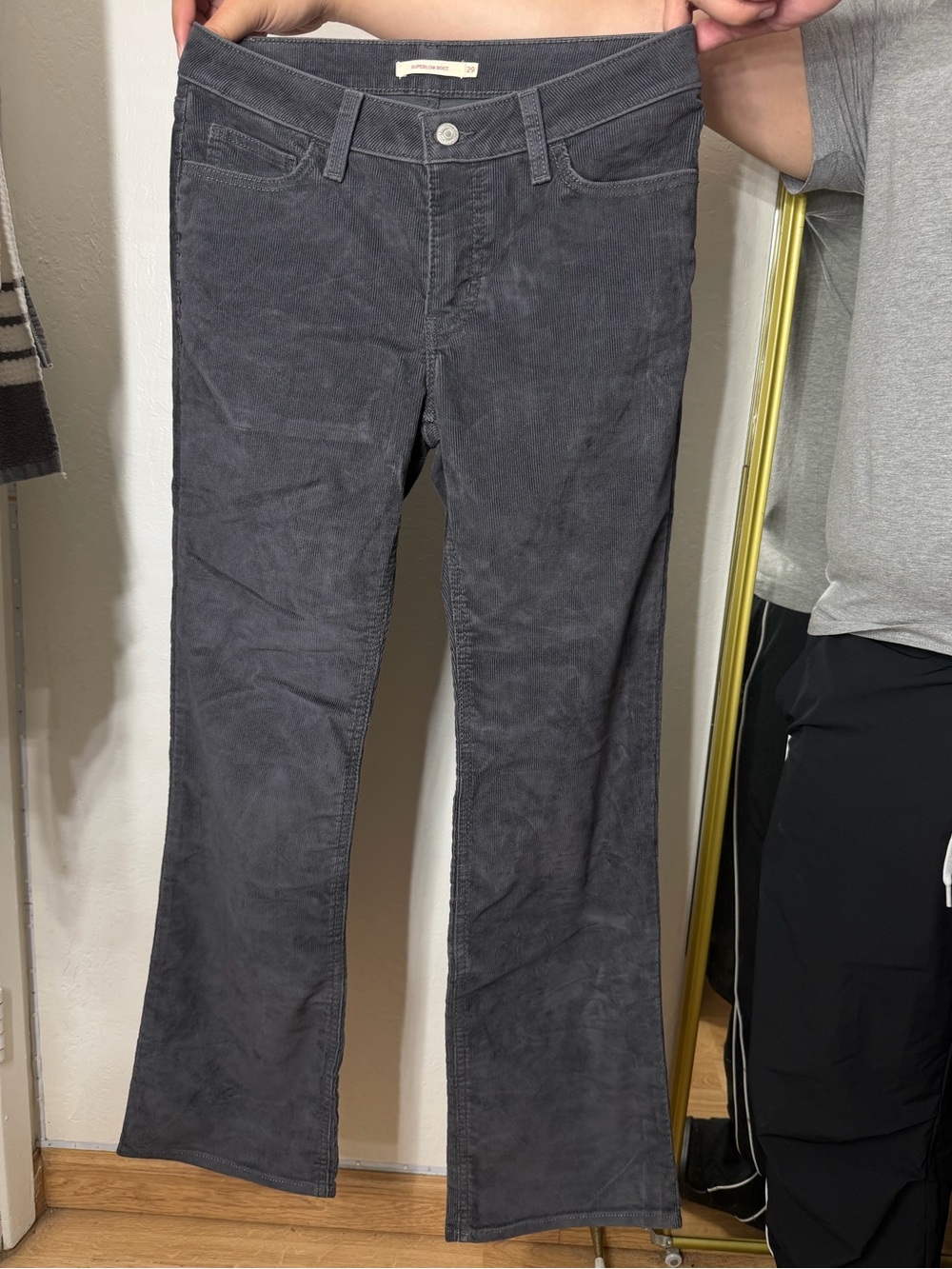 Levi’s Women’s 29” Y2k-Inspired Charcoal Gray Superlow Bootcut Corduroy Pants